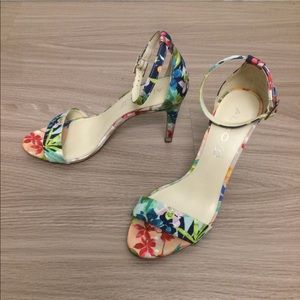 Like NEW Aldo floral ankle strap heels